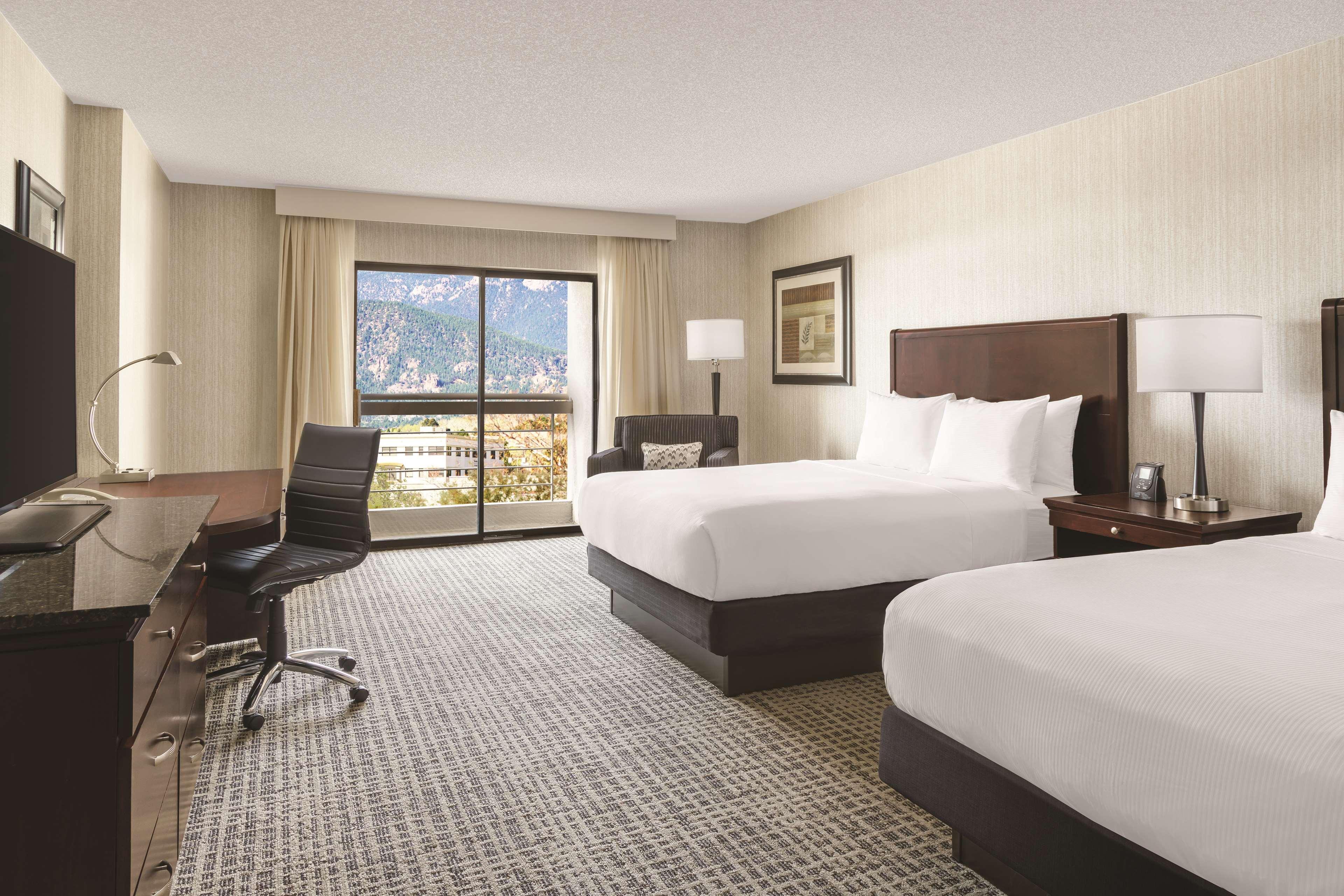 Doubletree By Hilton Colorado Springs Hotel Exterior foto