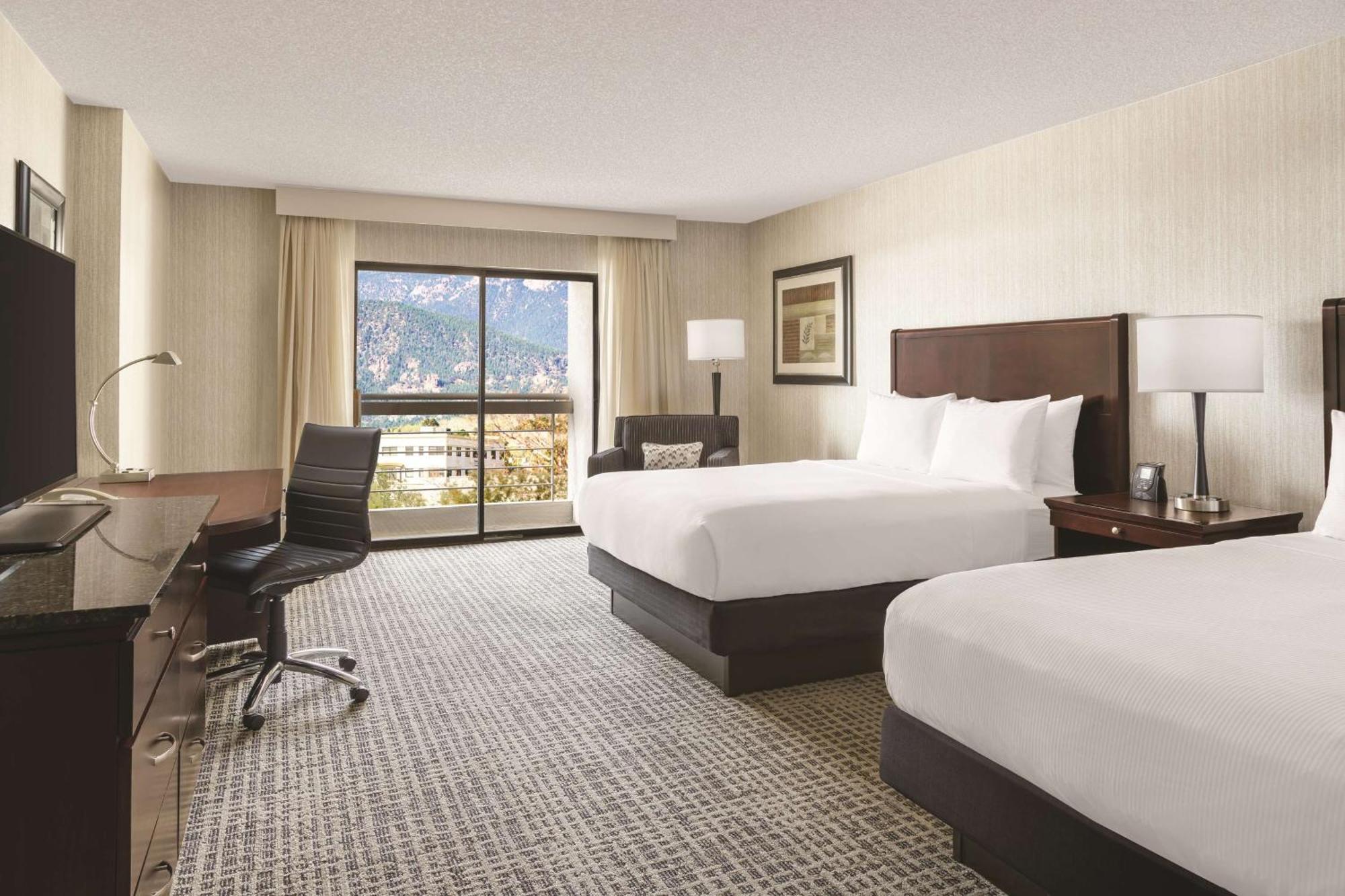 Doubletree By Hilton Colorado Springs Hotel Exterior foto